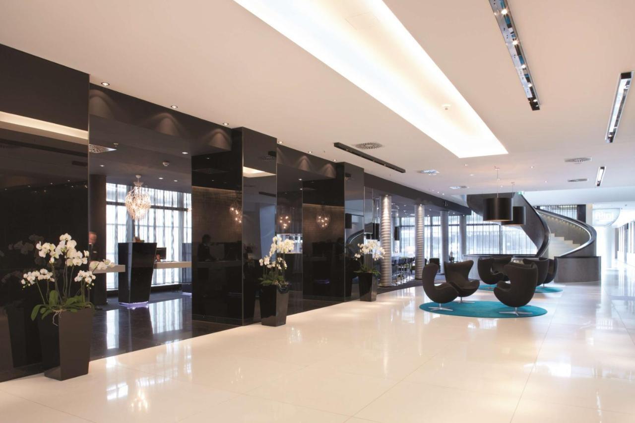 Radisson Blu Hotel, Хамбург Интериор снимка